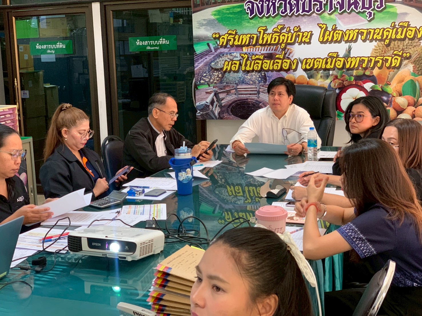 title - วันที่ 25 มีนาคม 2569 เวลา 08.30 น. นายวิทูล ประดิษฐบุญ ปฏิรูปที่ดินจังหวัดปราจีนบุรี  พร้อมด้วยผู้อำนวยการกลุ่มงานช่างและแผนที่ ผู้อำนวยการกลุ่มกฎหมาย ผู้อำนวยการกลุ่มการเงินบัญชีและจัดเก็บผลประโยชน์ ผู้อำนวยการกลุ่มยุทธศาสตร์และการปฏิรูปที่ดิน และเจ้าหน้าที่ ส.ป.ก.ปราจีนบุรี ที่เกี่ยวข้อง จัดการประชุมคณะทำงานตรวจสอบคุณสมบัติผู้ยื่นคำขอเข้าทำประโยชน์ในเขตปฏิรูปที่ดินจังหวัดปราจีนบุรี ครั้งที่ 8/2569 ณ ห้องประชุมสำนักงานการปฏิรูปที่ดินจังหวัดปราจีนบุรี